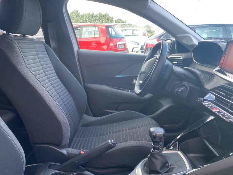 PEUGEOT 208 1.2 PureTech 100 STYLE 2021