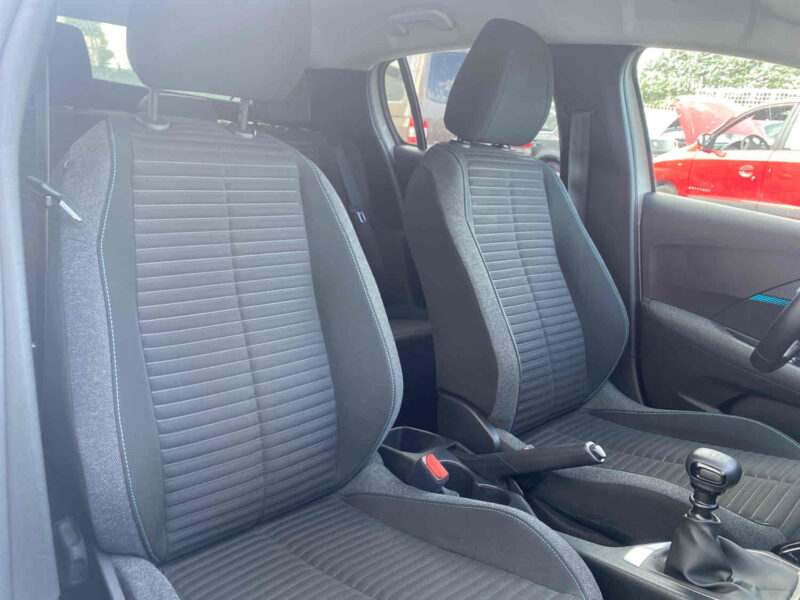 PEUGEOT 208 1.2 PureTech 100 STYLE 2021