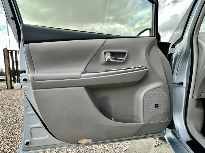 TOYOTA PRIUS PLUS  2015