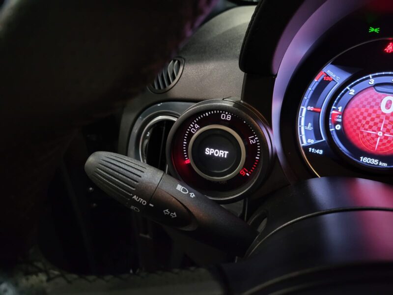 FIAT 500 ABARTH 595 1.4 T-JET 145cv BVM5 // TOIT OUVRANT/PHARE LED/SYSTEME UCONNECT