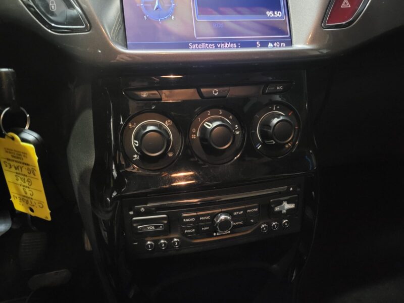 CITROEN C3 II 1.2 VTi 82cv MusicBox 1ère Main // HISTORIQUE D'ENTRETIEN/CAMERA DE RECUL/BLUETOOTH