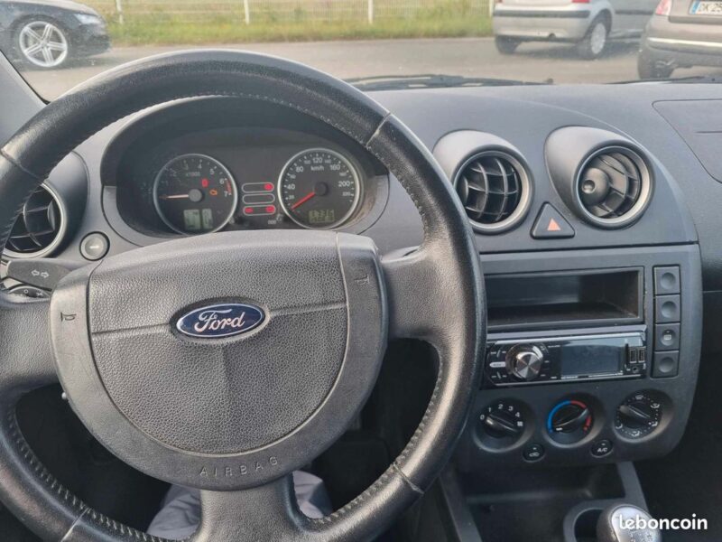 FORD FIESTA V 2004