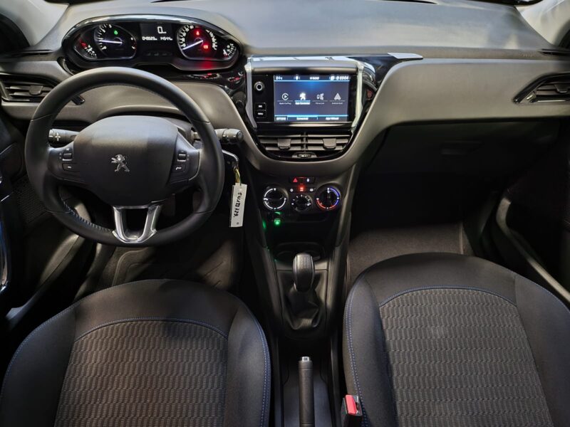 PEUGEOT 208 I 1.2 PureTech 82cv SIGNATURE /GPS+REGULATEUR+AIDE AU PARKING+CARPLAY/ 2018