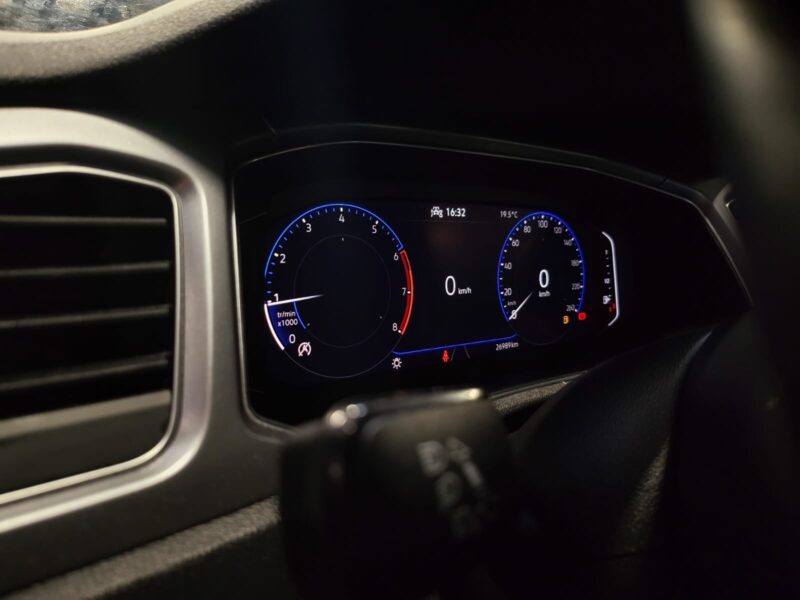 VOLKSWAGEN T-ROC 1.0 TSI 110CH ACTIVE / VIRTUAL COCKPIT + APPLE CARPLAY + CAMERA + FULL LED