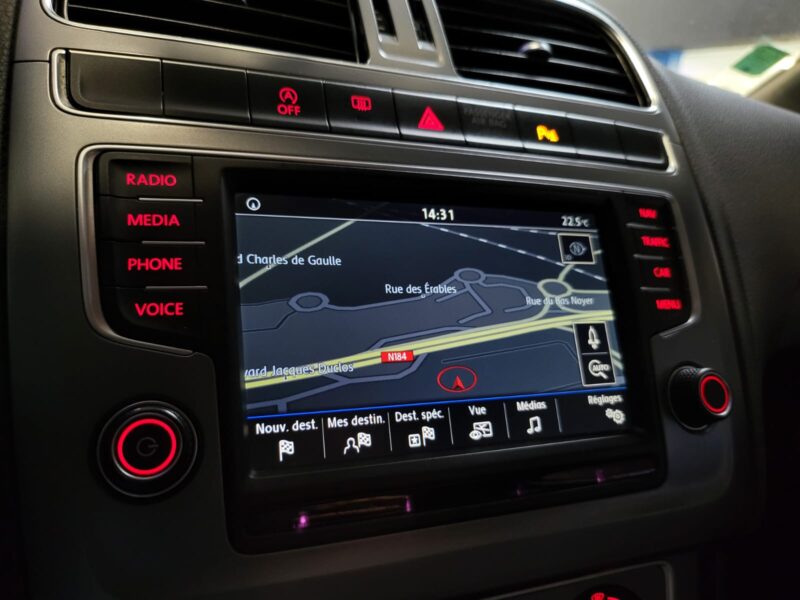 VOLKSWAGEN POLOV 1.4 TDI 90cv ALLSTAR 1ER MAIN TOIT OUVRANT / APPLE CARPLAY ANDROID AUTO / RADARS AV