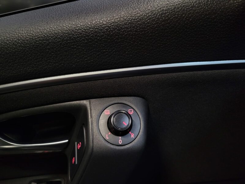 VOLKSWAGEN POLOV 1.4 TDI 90cv ALLSTAR 1ER MAIN TOIT OUVRANT / APPLE CARPLAY ANDROID AUTO / RADARS AV