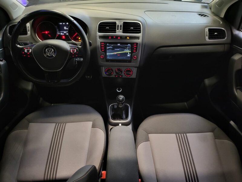 VOLKSWAGEN POLOV 1.4 TDI 90cv ALLSTAR 1ER MAIN TOIT OUVRANT / APPLE CARPLAY ANDROID AUTO / RADARS AV