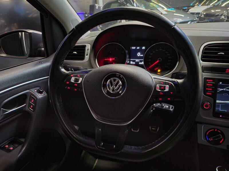 VOLKSWAGEN POLOV 1.4 TDI 90cv ALLSTAR 1ER MAIN TOIT OUVRANT / APPLE CARPLAY ANDROID AUTO / RADARS AV