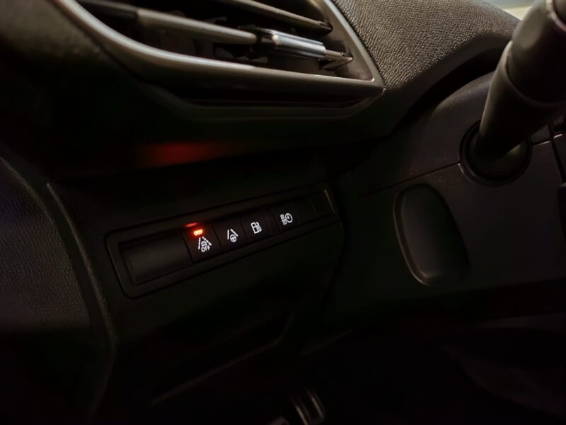 PEUGEOT 3008 HYbrid H4 225cv GT PACK / PACK CITY II 1ER MAIN TOIT OUVRANT / CARPLAY