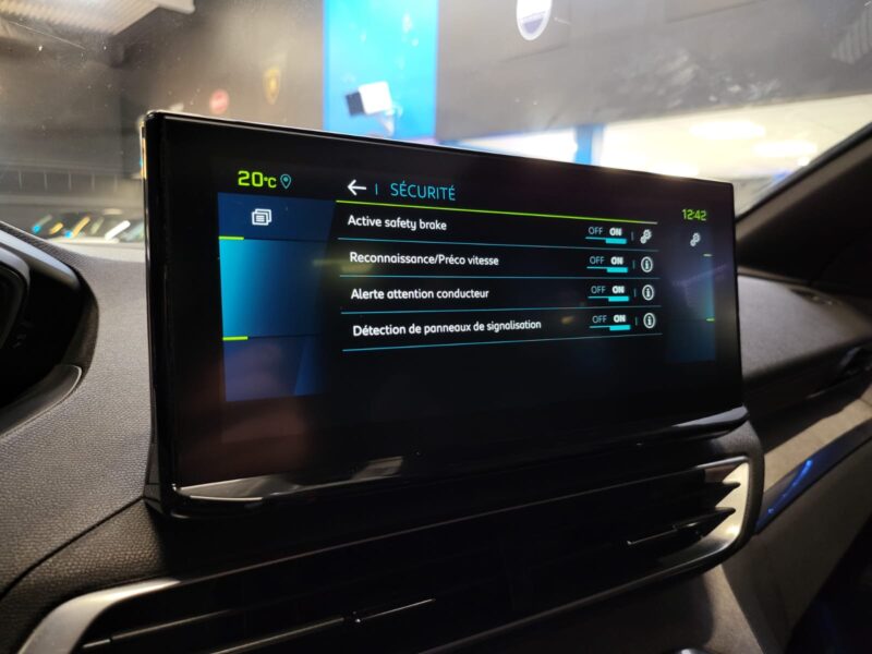 PEUGEOT 3008 HYbrid H4 225cv GT PACK / PACK CITY II 1ER MAIN TOIT OUVRANT / CARPLAY