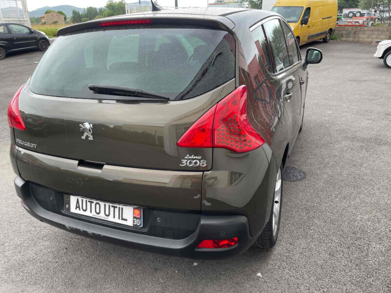 PEUGEOT 3008 