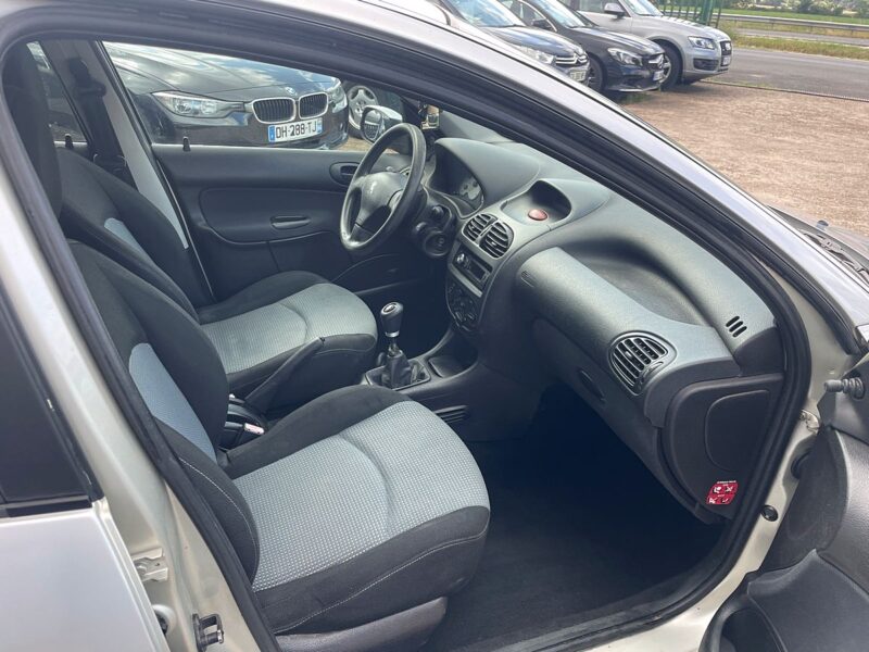 PEUGEOT 206 2004