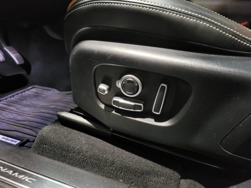 LAND ROVER RANGE ROVER VELAR 2.0 SD4 240cv R-Dynamic AWD / ANDROID AUTO/SIEGES CHAUFFANTS-MASSANTS/A