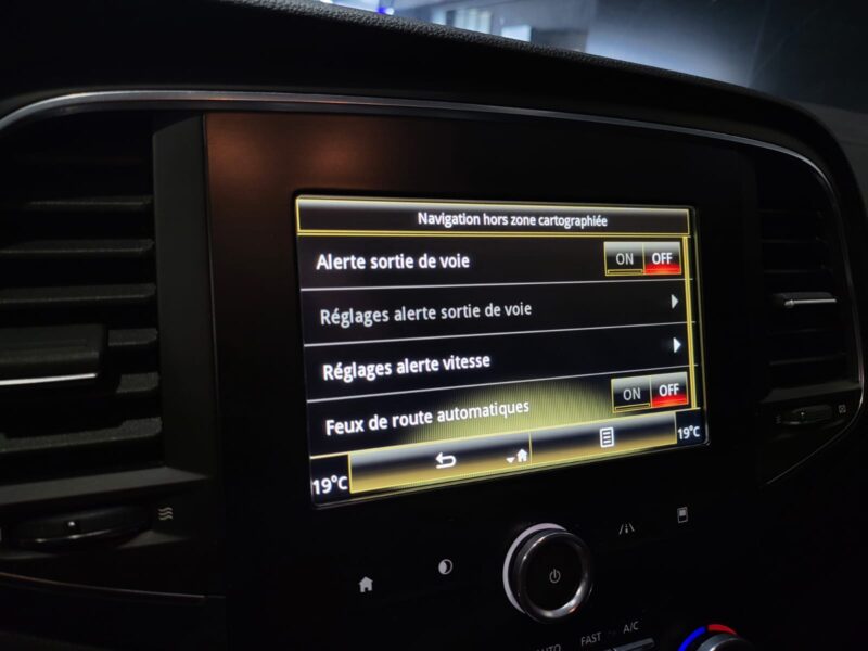 RENAULT MEGANE IV 1.5 BluedCi 115cv Business EDC7 1ère Main // RADAR-AV-AR/BLUETOOTH/GPS