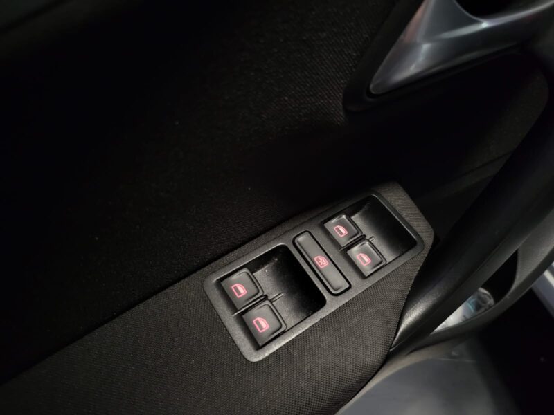 VOLKSWAGEN POLO 5 1.2 TSI 16V 90CH LOUNG / GPS + RADAR + PHARE AUTO