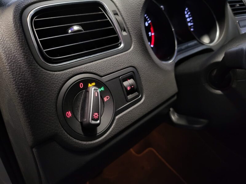 VOLKSWAGEN POLO 5 1.2 TSI 16V 90CH LOUNG / GPS + RADAR + PHARE AUTO