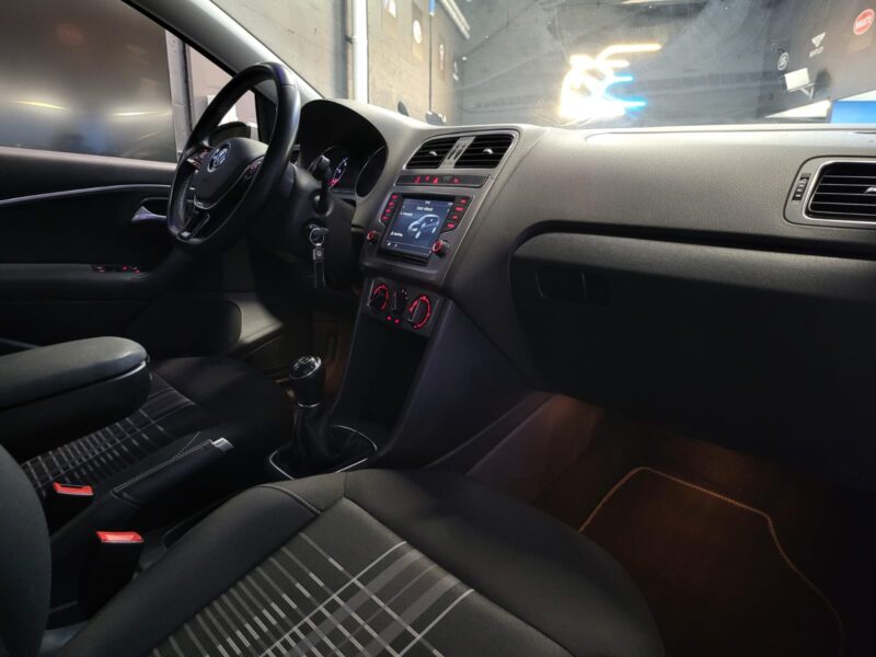 VOLKSWAGEN POLO 5 1.2 TSI 16V 90CH LOUNG / GPS + RADAR + PHARE AUTO