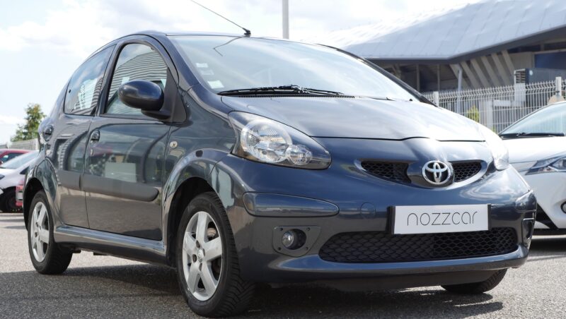           TOYOTA AYGO 1.0 VVT-I 68ch SPORT 5P ESSENCE - CLIM