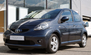           TOYOTA AYGO 1.0 VVT-I 68ch SPORT 5P ESSENCE - CLIM