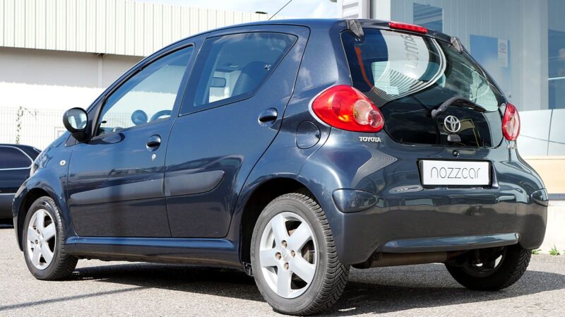           TOYOTA AYGO 1.0 VVT-I 68ch SPORT 5P ESSENCE - CLIM