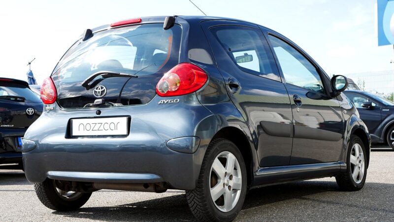           TOYOTA AYGO 1.0 VVT-I 68ch SPORT 5P ESSENCE - CLIM