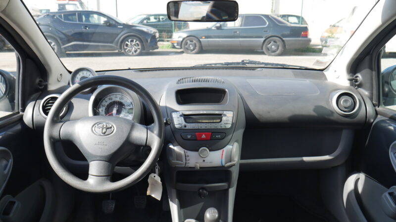           TOYOTA AYGO 1.0 VVT-I 68ch SPORT 5P ESSENCE - CLIM