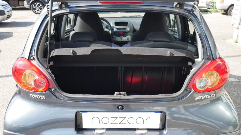           TOYOTA AYGO 1.0 VVT-I 68ch SPORT 5P ESSENCE - CLIM