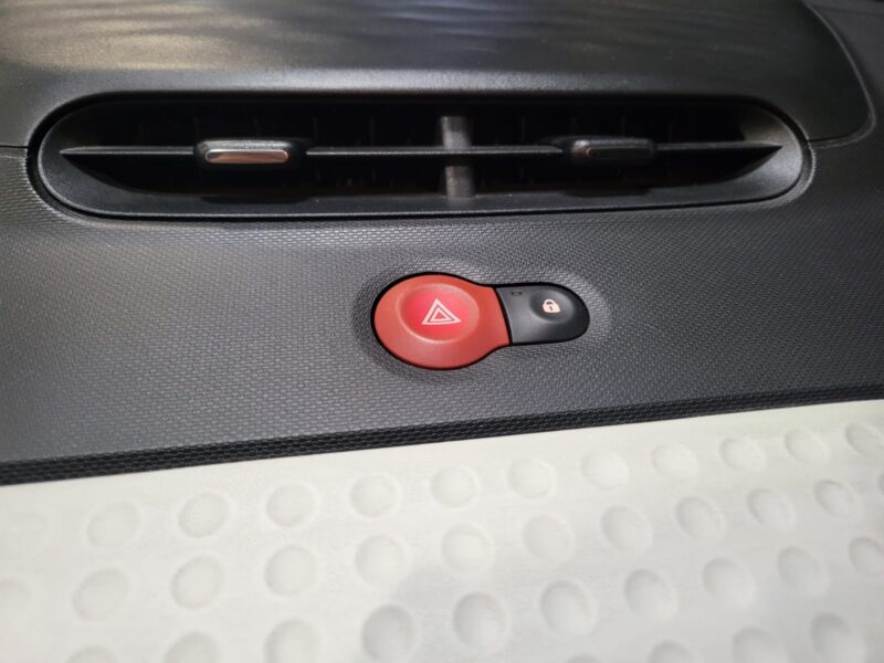 0.9 TCe 90cv ZEN / RADAR AR / LIMITEUR