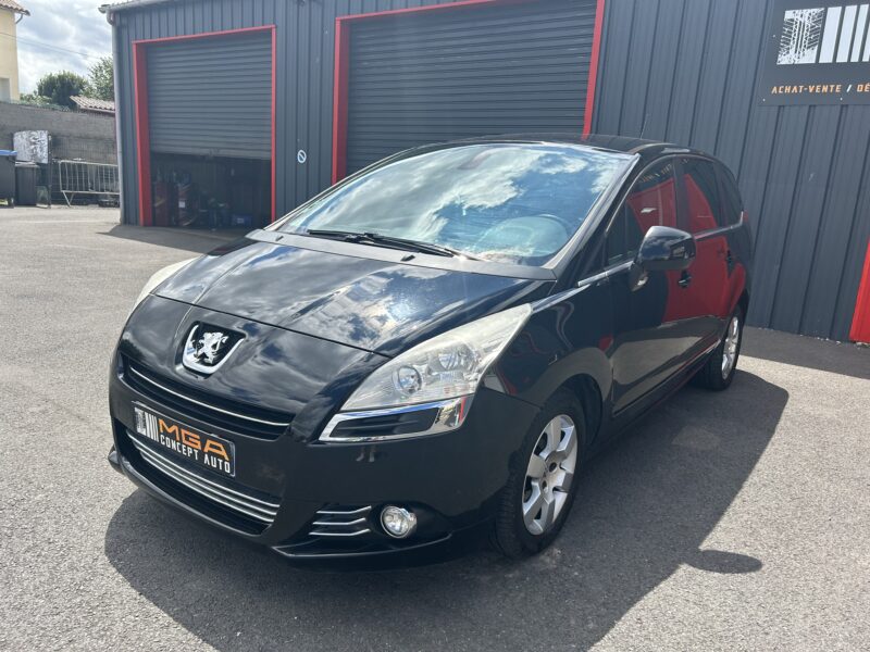 PEUGEOT 5008 2012