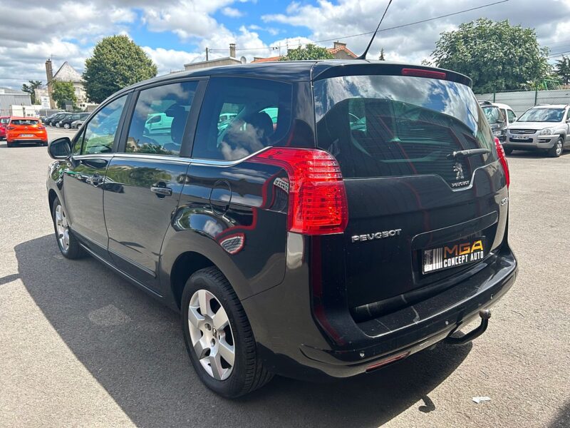 PEUGEOT 5008 2012