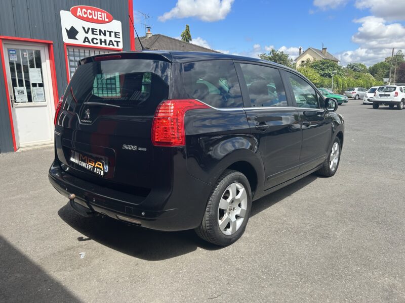 PEUGEOT 5008 2012