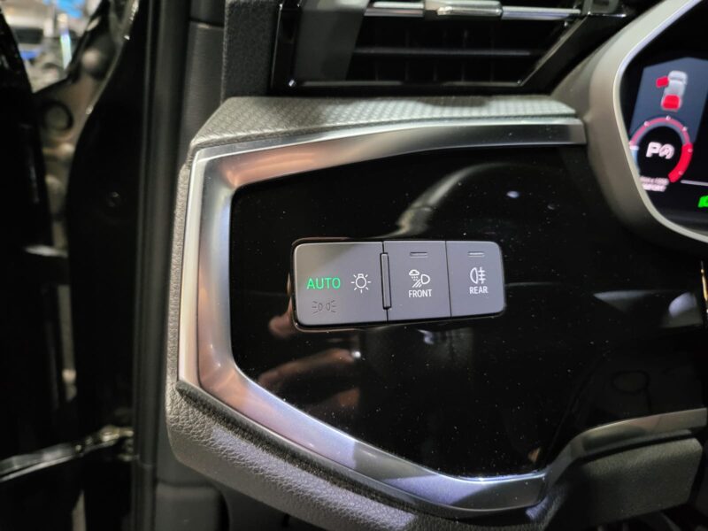 AUDI Q3 35 TDI 150cv S-LINE 1 ER MAIN VOLANT MEPLAT / CAMERA / KEYLESS GO