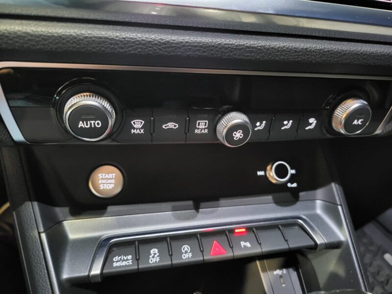 AUDI Q3 35 TDI 150cv S-LINE 1 ER MAIN VOLANT MEPLAT / CAMERA / KEYLESS GO