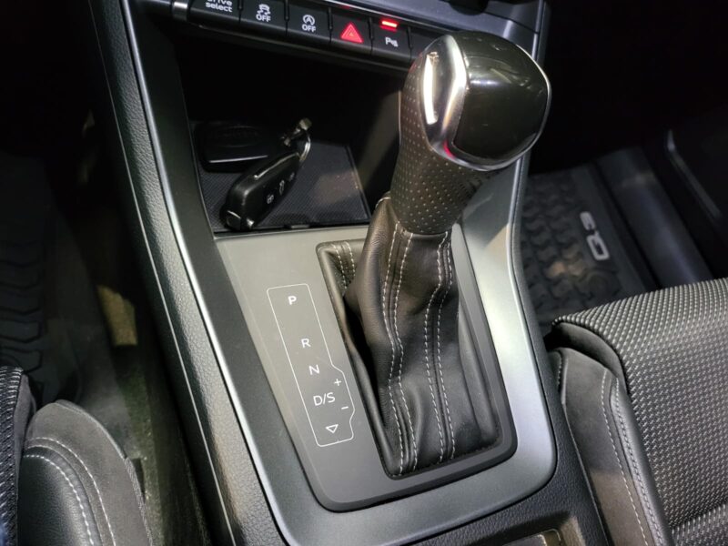 AUDI Q3 35 TDI 150cv S-LINE 1 ER MAIN VOLANT MEPLAT / CAMERA / KEYLESS GO