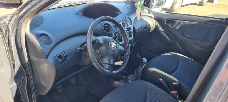 TOYOTA YARIS 2004