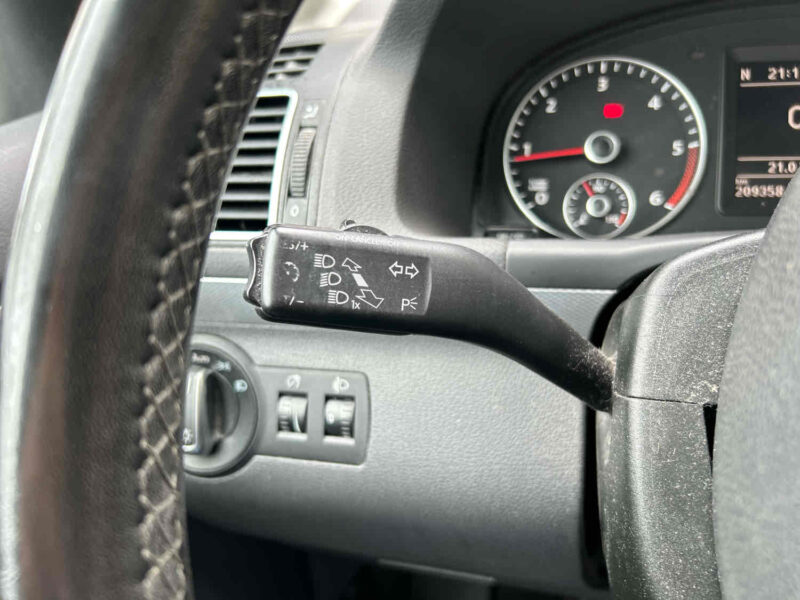 VOLKSWAGEN TOURAN 2013