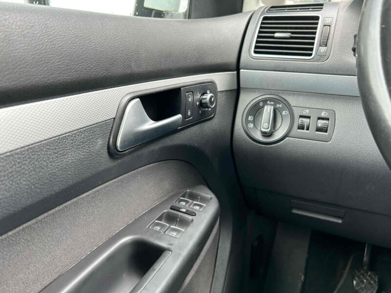 VOLKSWAGEN TOURAN 2013