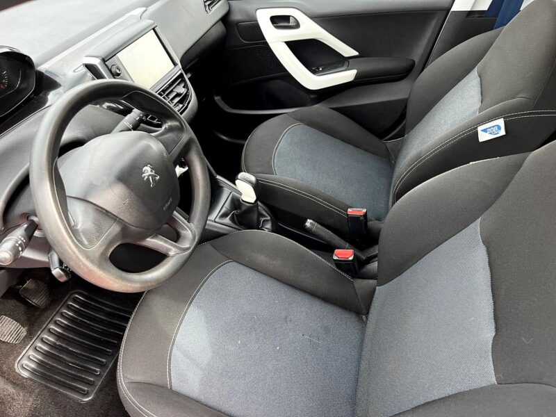 PEUGEOT 208 I 2015