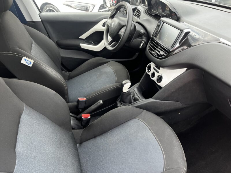 PEUGEOT 208 I 2015