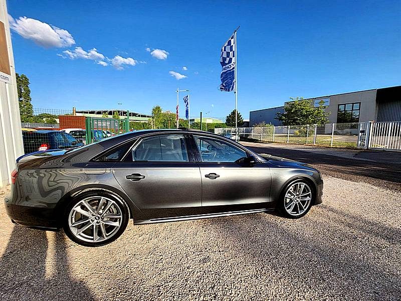 AUDI A8 D4 2016