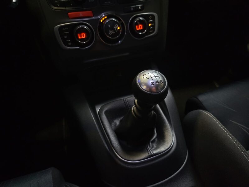 CITROEN C4 II 1.6 HDi 115cv BUSINESS /SIEGES CHAUFFANTS+GPS+AIDE AU PARKING/