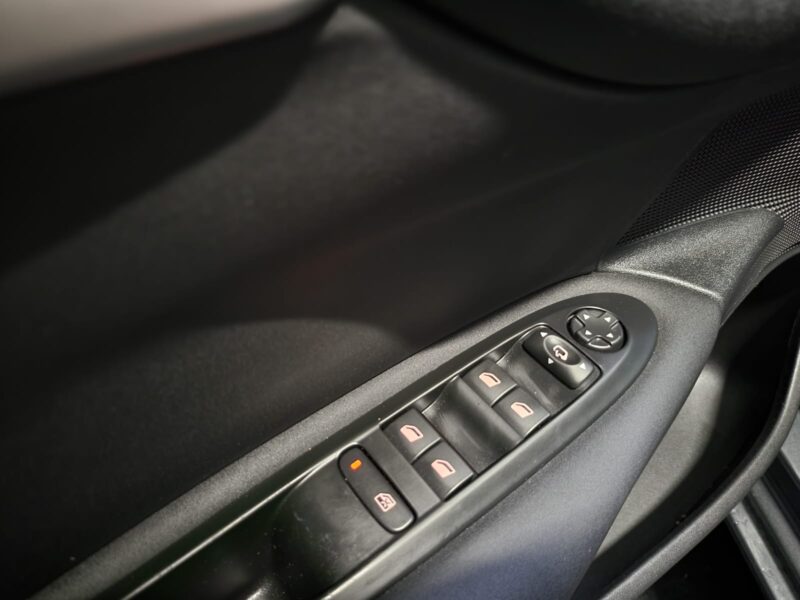 CITROEN C4 II 1.6 HDi 115cv BUSINESS /SIEGES CHAUFFANTS+GPS+AIDE AU PARKING/