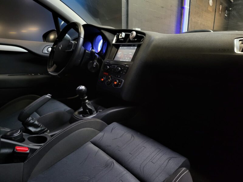 CITROEN C4 II 1.6 HDi 115cv BUSINESS /SIEGES CHAUFFANTS+GPS+AIDE AU PARKING/