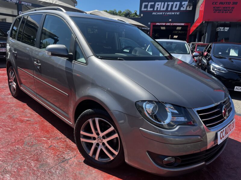 VOLKSWAGEN TOURAN 7 PLACES 2009