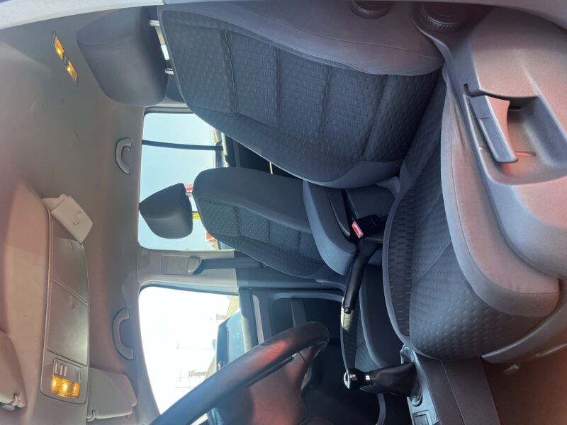 VOLKSWAGEN TOURAN 7 PLACES 2009