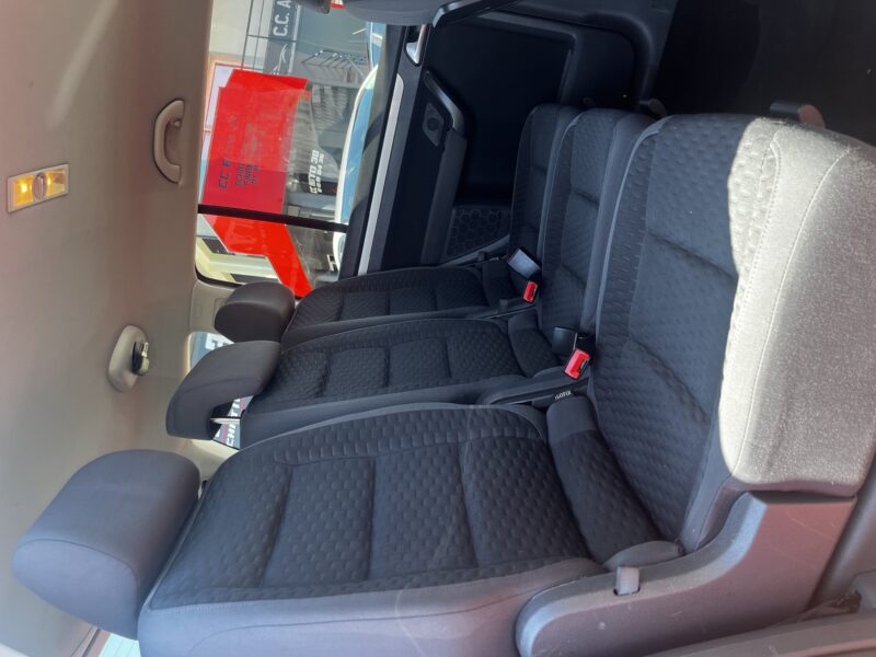 VOLKSWAGEN TOURAN 7 PLACES 2009