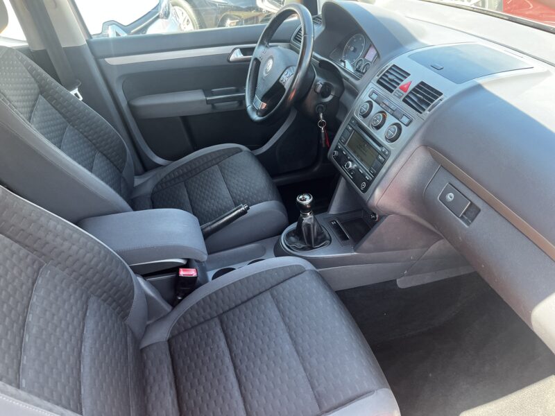 VOLKSWAGEN TOURAN 7 PLACES 2009
