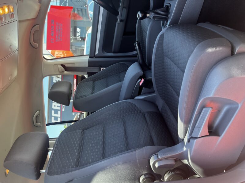 VOLKSWAGEN TOURAN 7 PLACES 2009