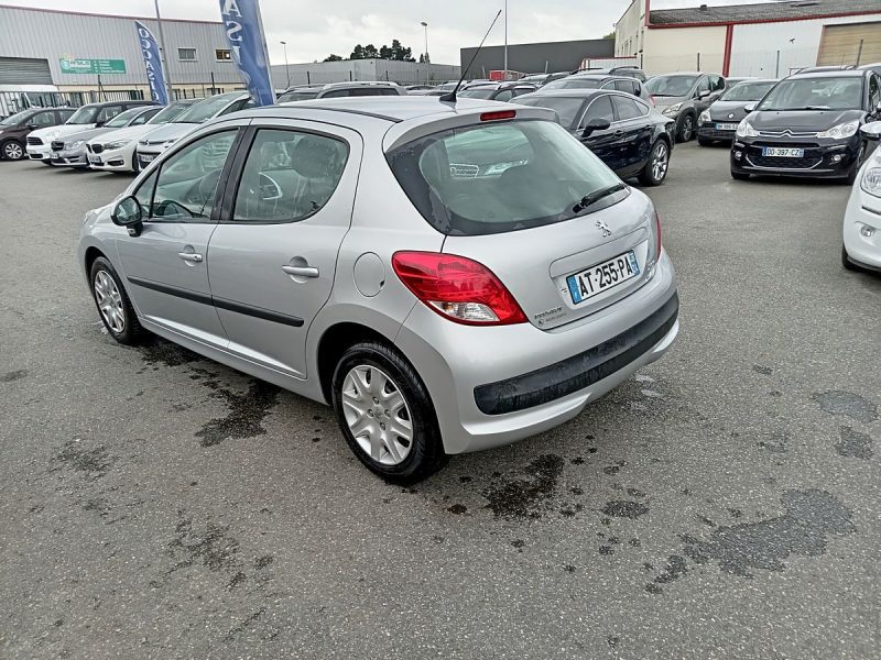 PEUGEOT 207 2010