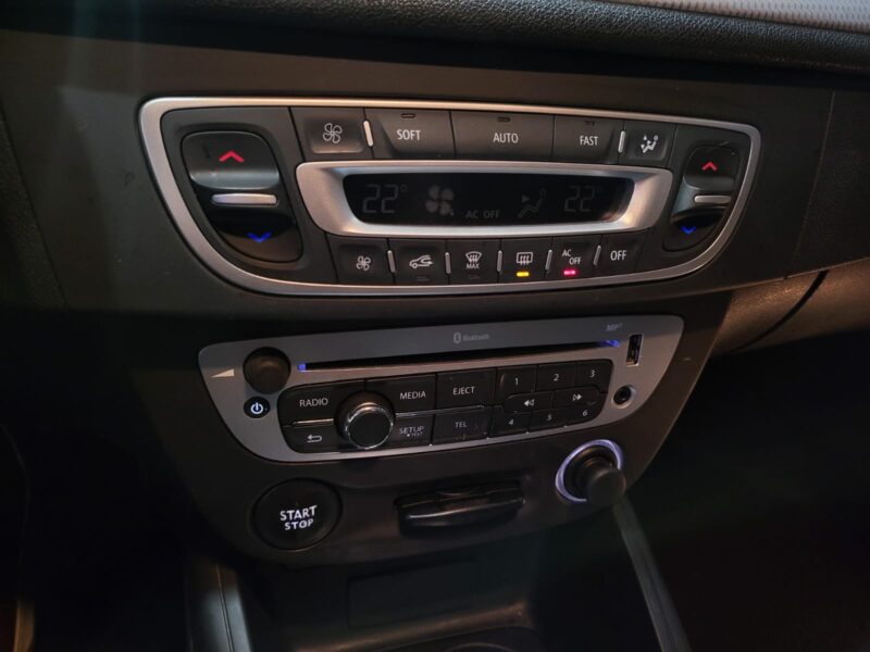 RENAULT MEGANE III 1.5 dCi 110cv Business EDC 84000kms // RADAR AV-AR/BLUETOOTH/ATTELAGE